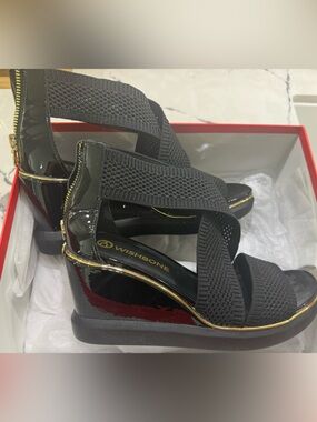 Wishbone Black Patent Elastic Wedge Sandals with Gold Trim
